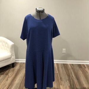 Dress 2X Size 24 Eloquii Short Sleeve Midi pit-pit= 25” length= 43” C5577